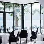 Du Pere Bise - Jean Sulpice Hotel