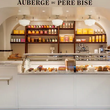 Hotel Du Pere Bise - Jean Sulpice