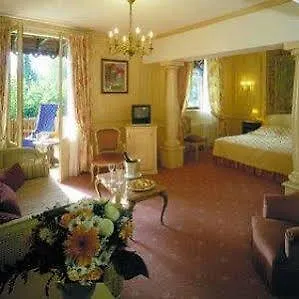 Du Père Bise - Jean Sulpice Hotel 5*